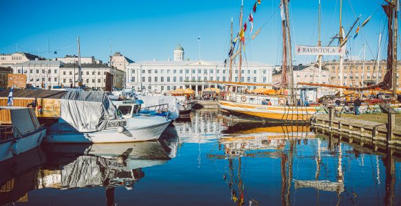 Meriteatteri laulaa Stadin Silakkamarkkinoilla lokakuussa 2022